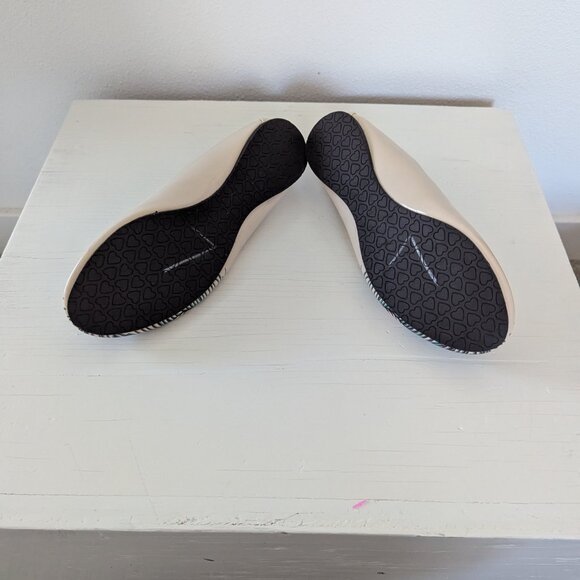 TUK Cream Flats with Peacock Design - Picture 4 of 4